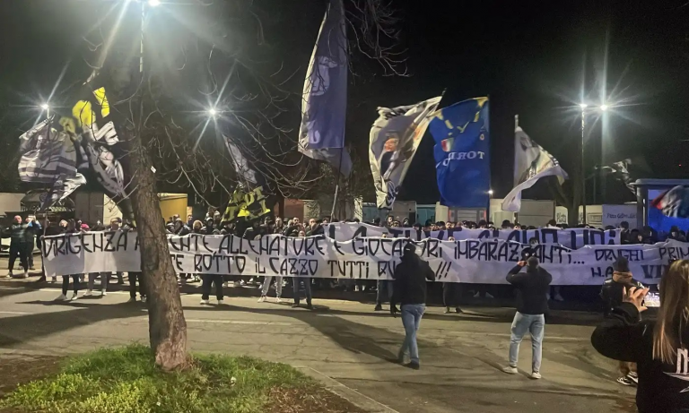 Фанаты “Ювентуса” устроили акцию протеста